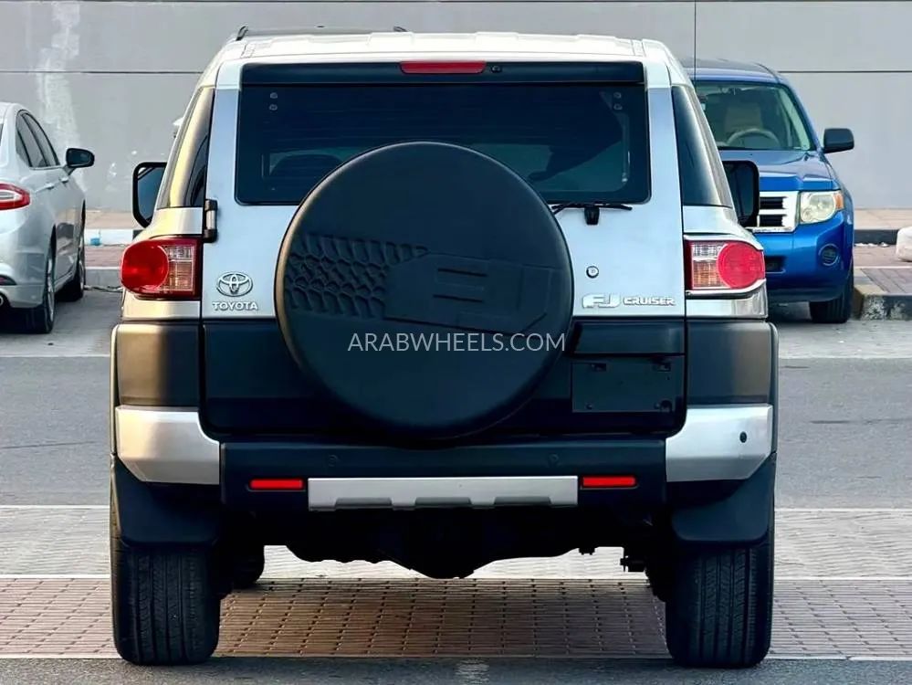 Toyota FJ Cruiser 2015 for Sale in Sharjah Image-5