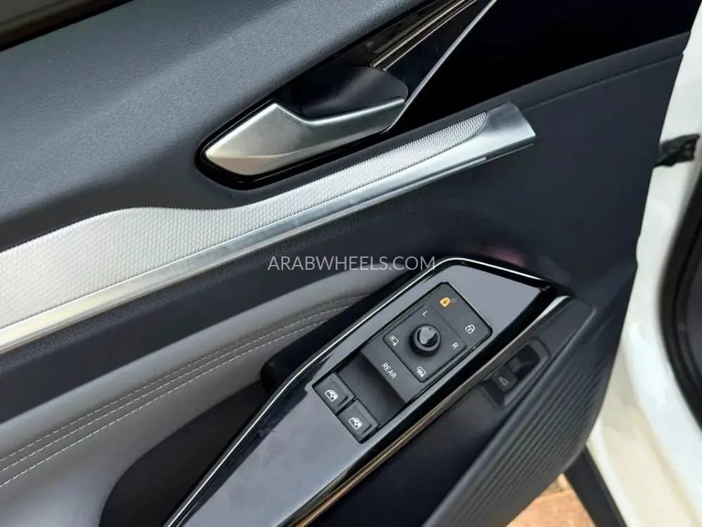  فولكس واجن آي دي. 4 2021 for Sale in الشارقة Image-13