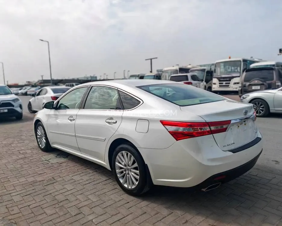 Toyota Avalon 2013 for Sale in Sharjah Image-7