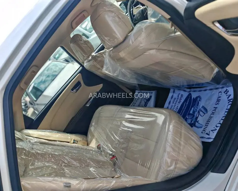 Toyota Avalon 2013 for Sale in Sharjah Image-12