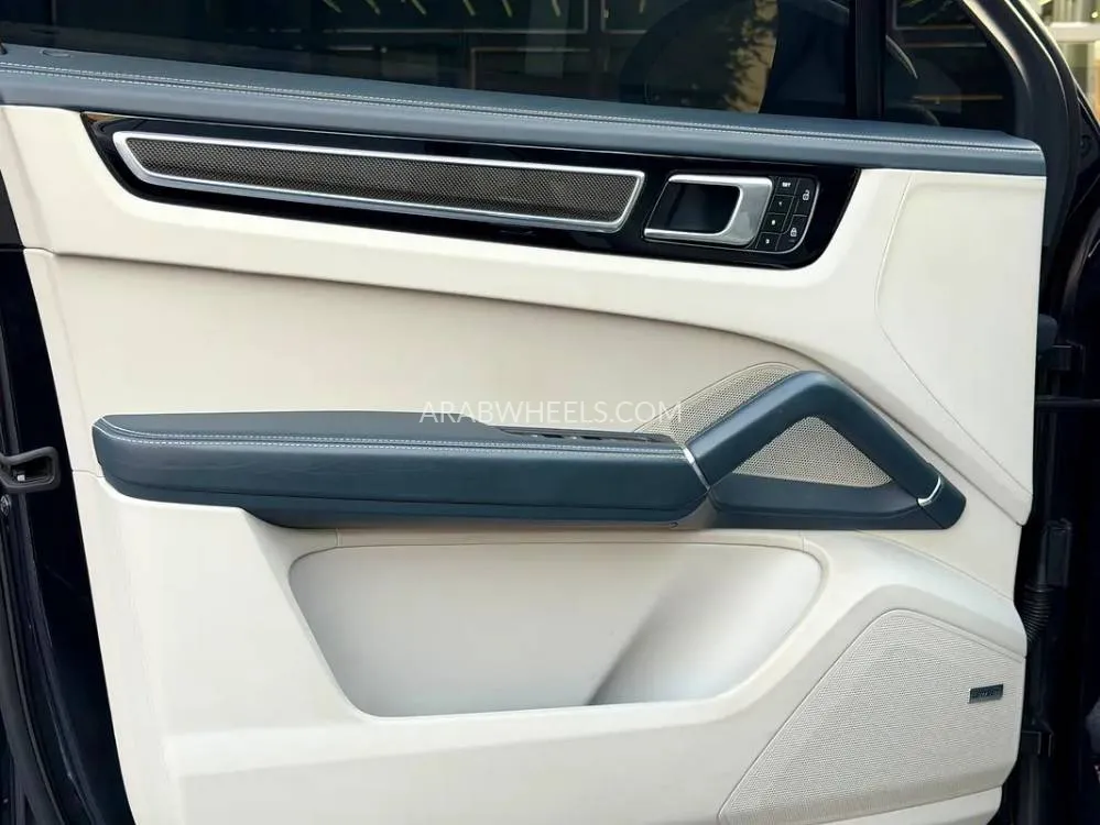 Porsche Cayenne 2023 for Sale in Abu Dhabi Image-10