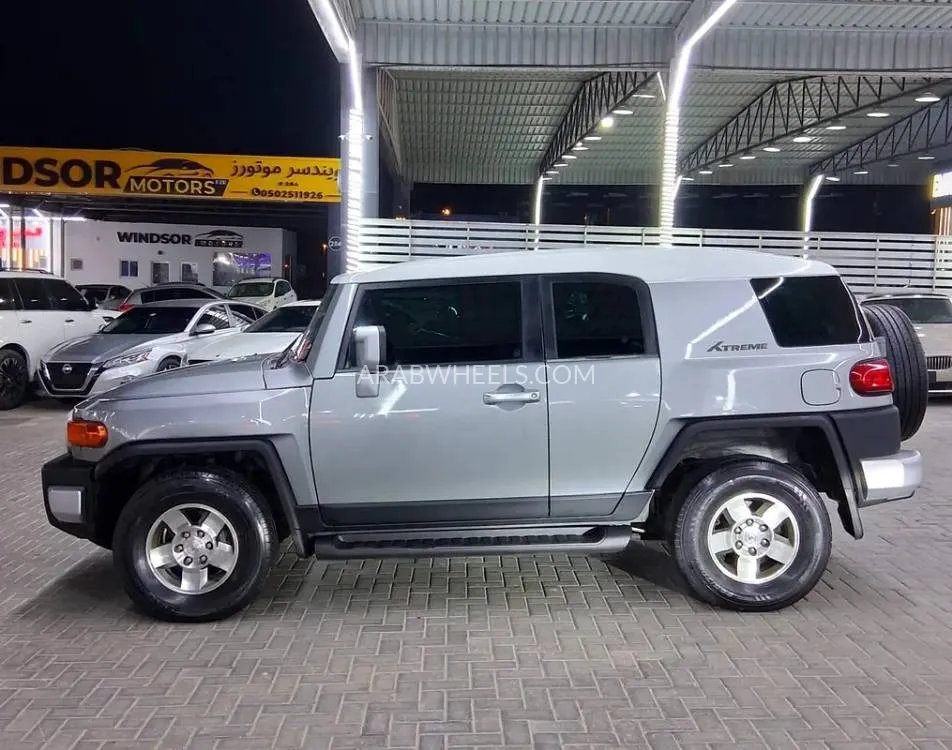 Toyota FJ Cruiser 2009 for Sale in Abu Dhabi Image-2