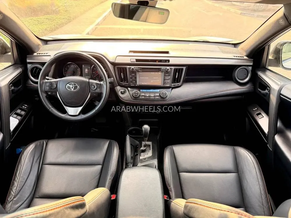 Toyota Rav4 2017 for Sale in Sharjah Image-2