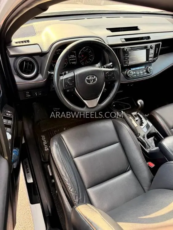 Toyota Rav4 2017 for Sale in Sharjah Image-18