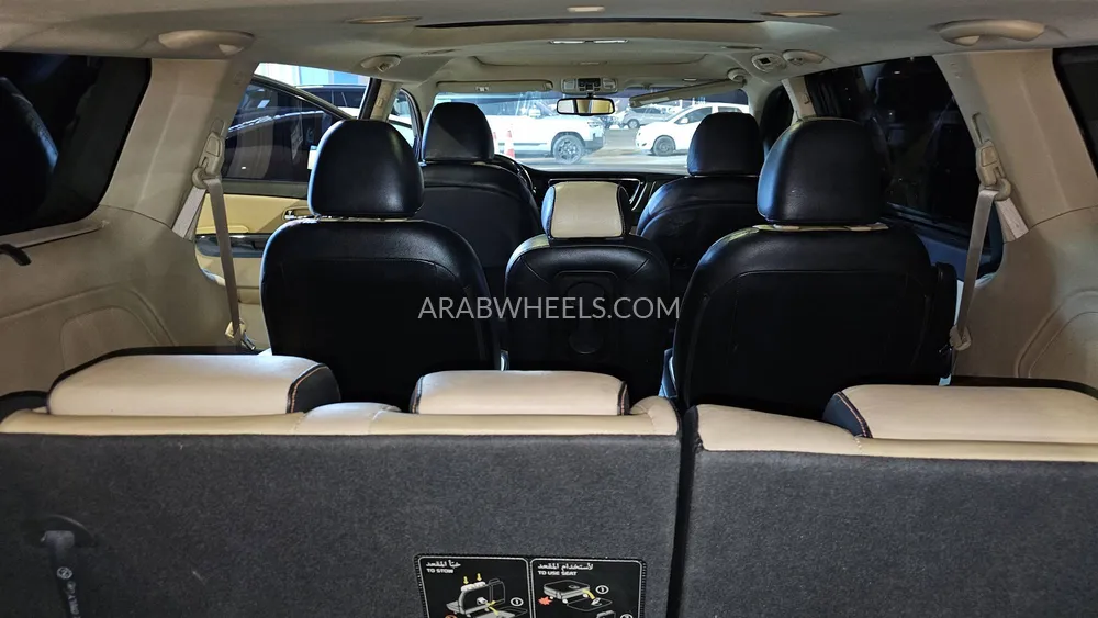 Kia Carnival 2016 for Sale in Abu Dhabi Image-13