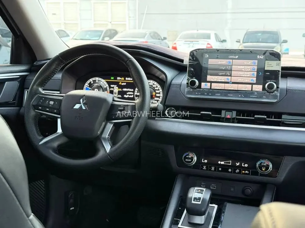 Mitsubishi Outlander 2025 for Sale in Abu Dhabi Image-12