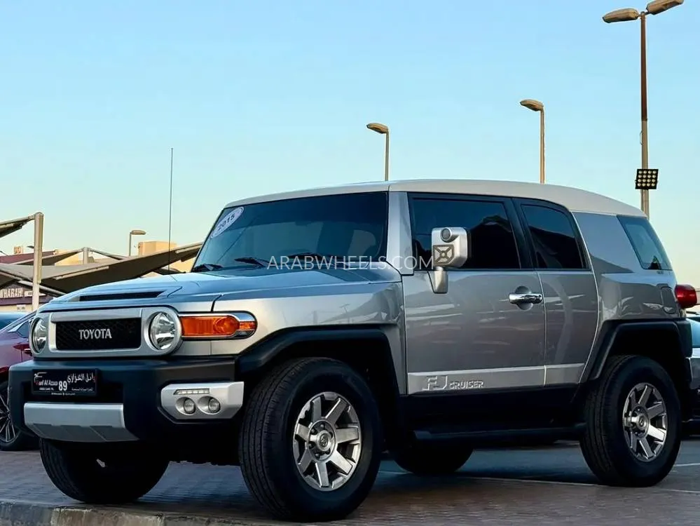 Toyota FJ Cruiser 2015 for Sale in Abu Dhabi Image-8