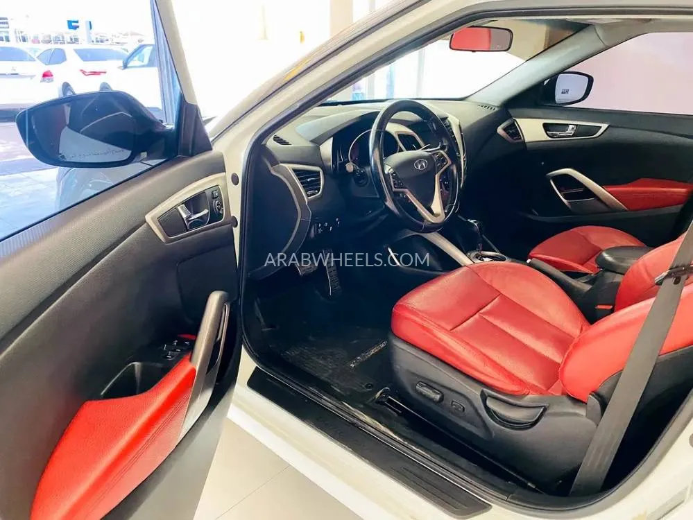 Hyundai Veloster 2015 for Sale in Sharjah Image-12
