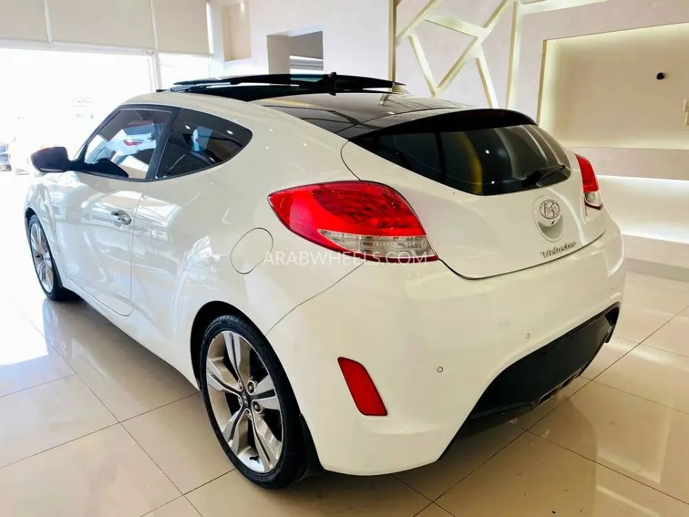 Hyundai Veloster 2015 for Sale in Sharjah Image-16