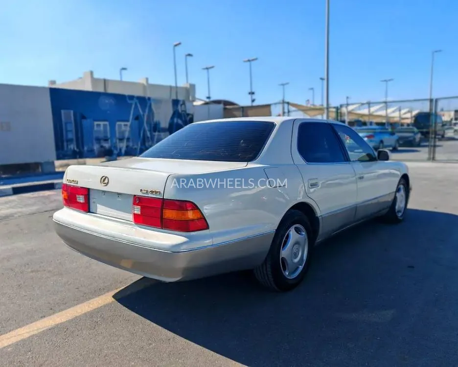 لكزس LS 2000 for Sale in الشارقة Image-11