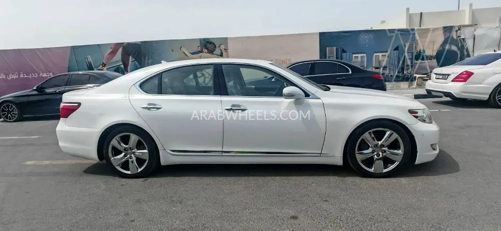 Lexus LS 2010 for Sale in Sharjah Image-3