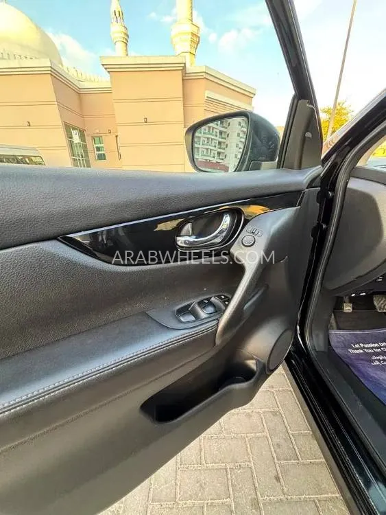 Nissan Rogue 2017 for Sale in Sharjah Image-16