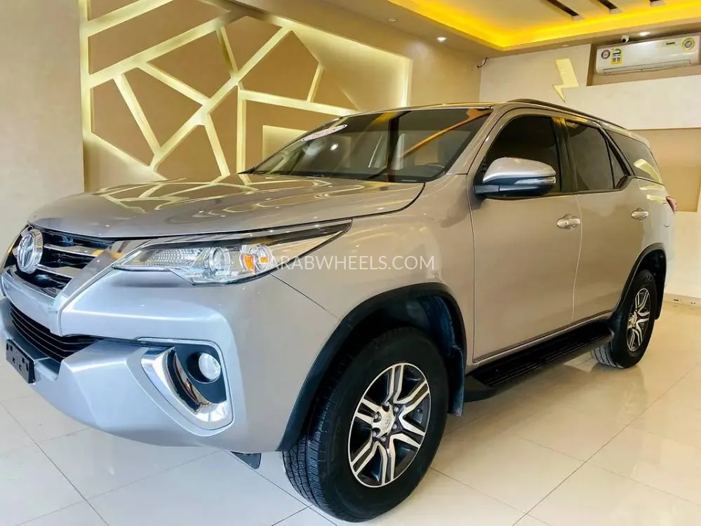تويوتا فورتشنر 2018 for Sale in الشارقة Image-12