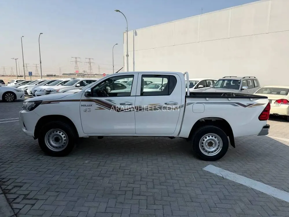 Toyota Hilux 2024 for Sale in Abu Dhabi Image-4