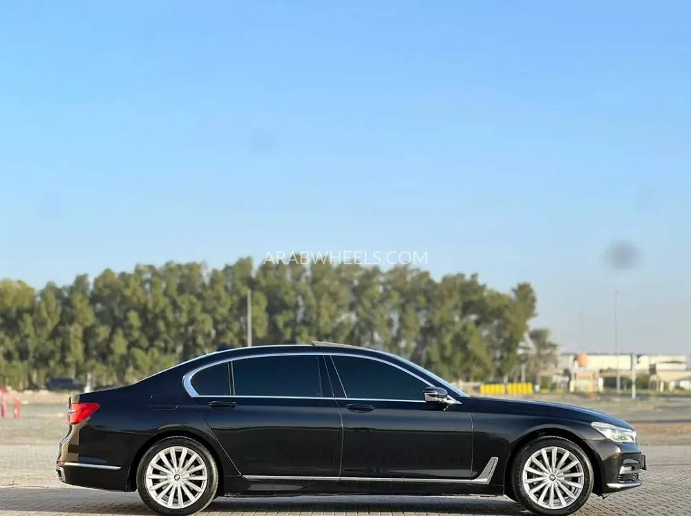 بي إم دبليو الفئة السابعة 2016 for Sale in الشارقة Image-6