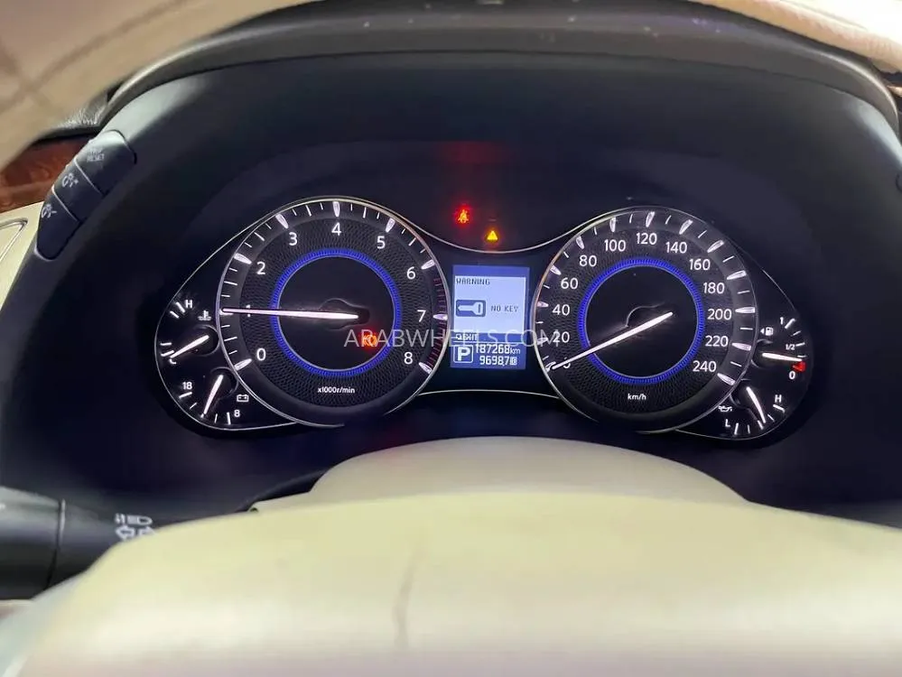 إنفينيتي QX80 2015 for Sale in أبو ظبي Image-5