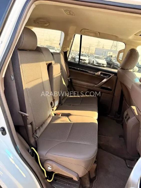 Lexus GX 2019 for Sale in Dubai Image-9