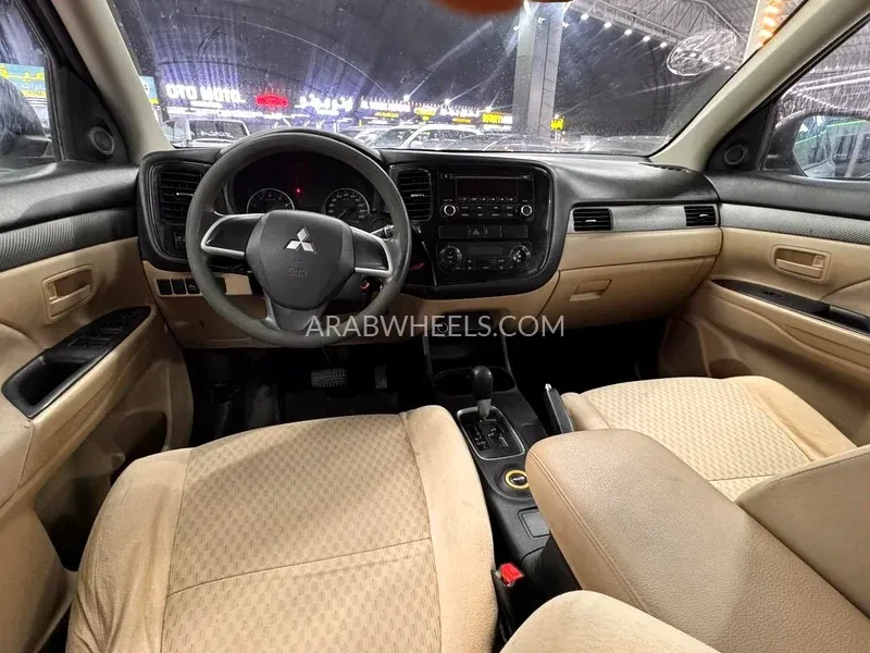 Mitsubishi Outlander 2013 for Sale in Ajman Image-5