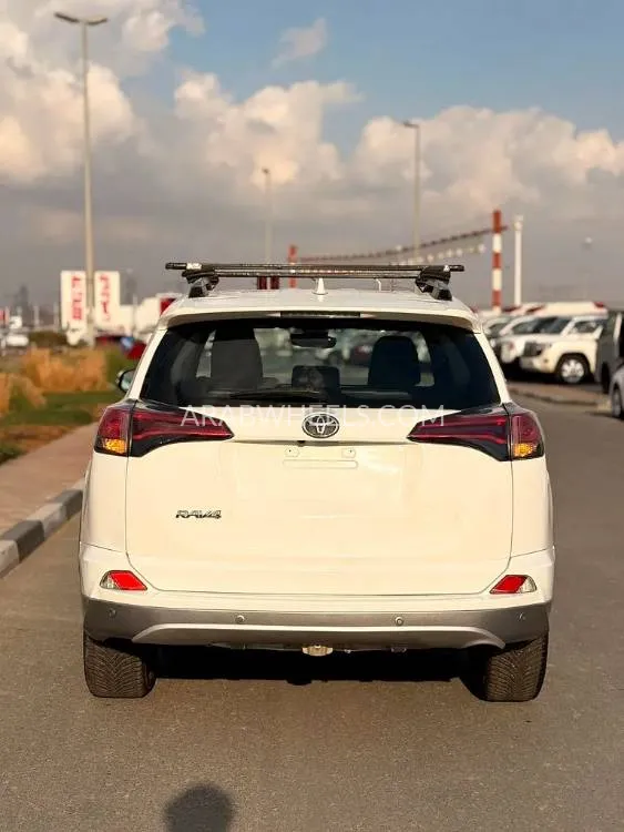 تويوتا راف 4 2017 for Sale in دبي Image-3