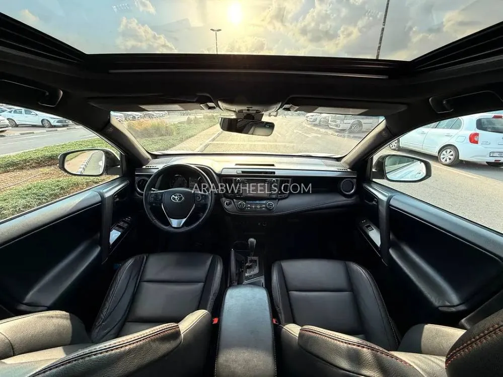 تويوتا راف 4 2017 for Sale in دبي Image-10