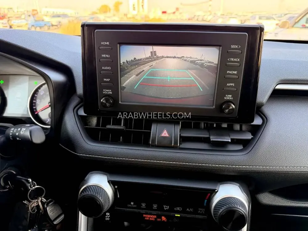 Toyota Rav4 2019 for Sale in Dubai Image-8