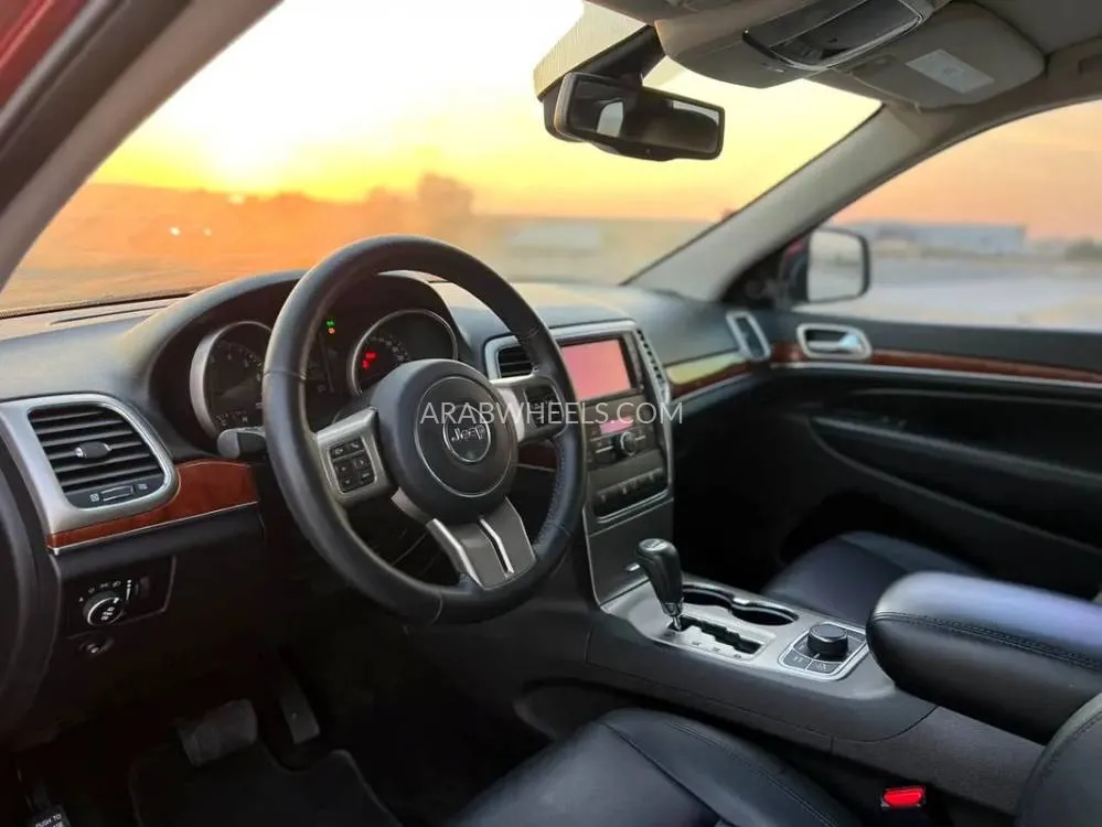 Jeep Cherokee 2012 for Sale in Sharjah Image-2