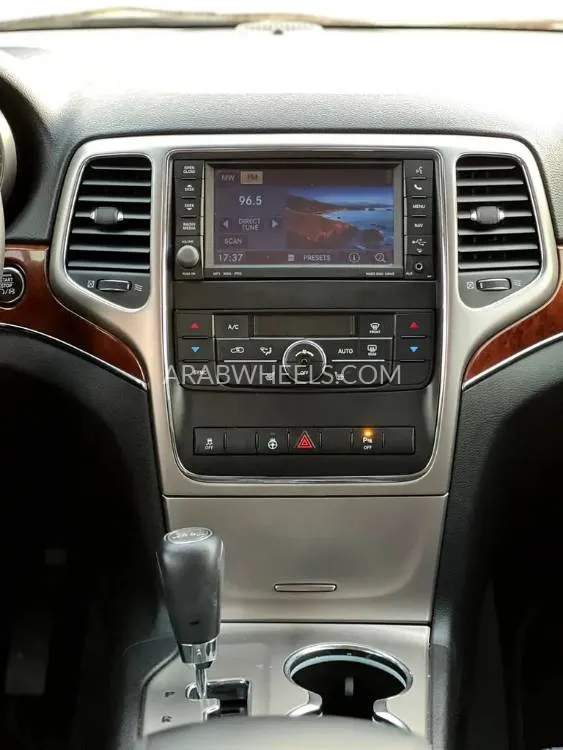 Jeep Cherokee 2012 for Sale in Sharjah Image-14