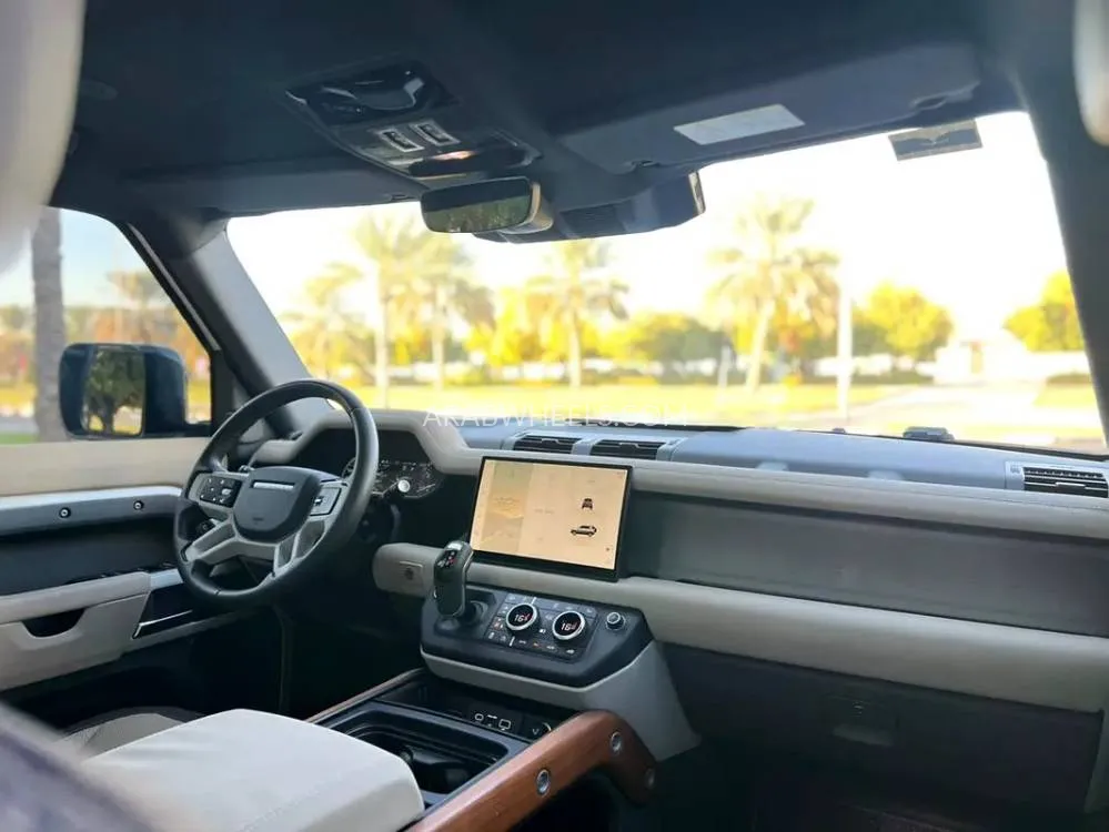 Land Rover Defender 2023 for Sale in Sharjah Image-13