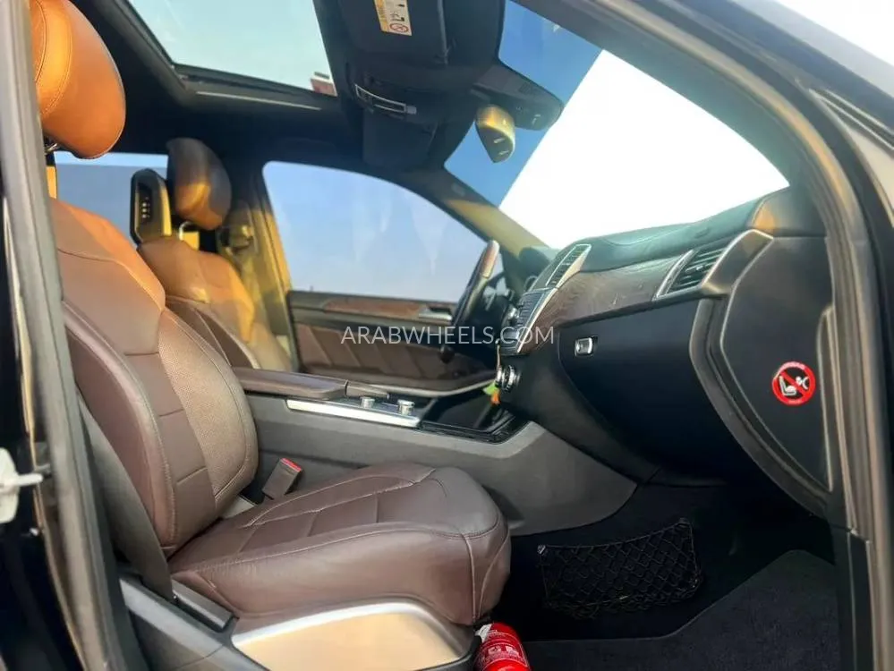 Mercedes Benz GL Class 2015 for Sale in Sharjah Image-3
