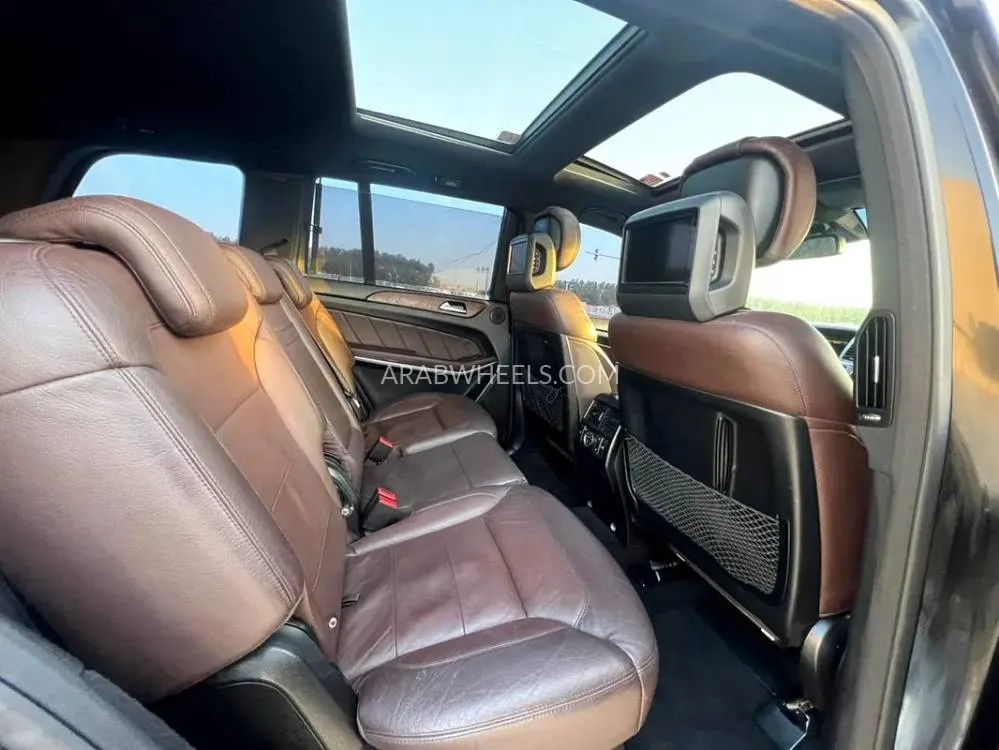 Mercedes Benz GL Class 2015 for Sale in Sharjah Image-4