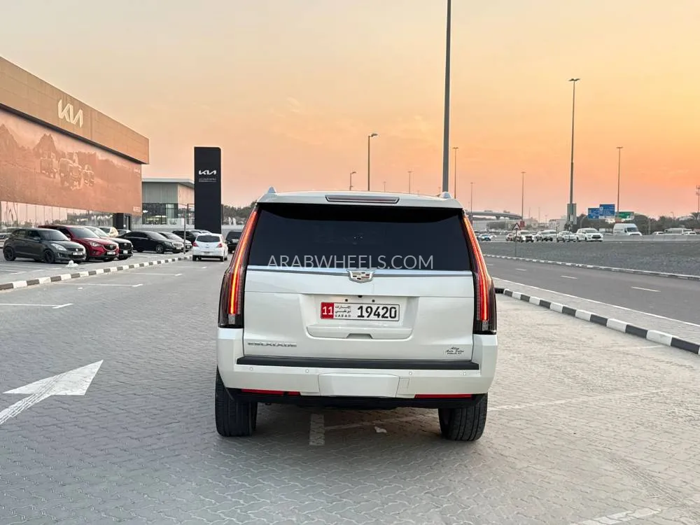 كاديلاك إسكاليد 2015 for Sale in الشارقة Image-23