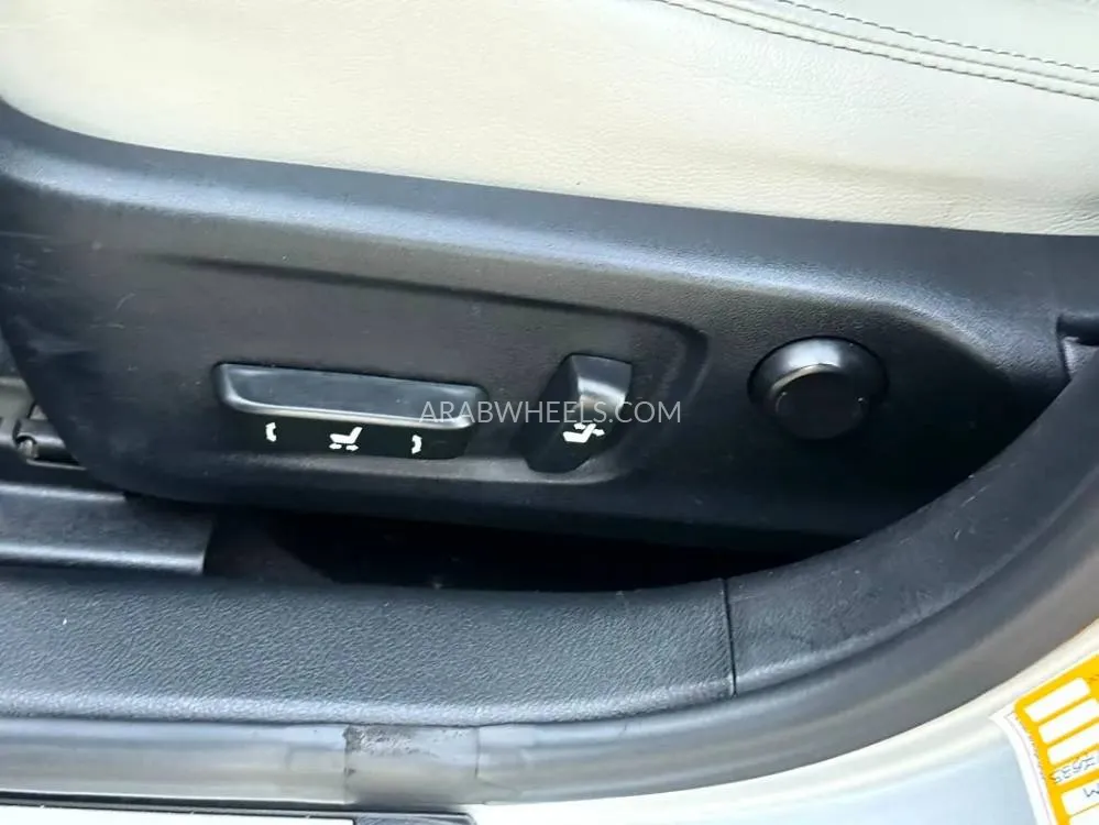 لكزس IS 2014 for Sale in الشارقة Image-5