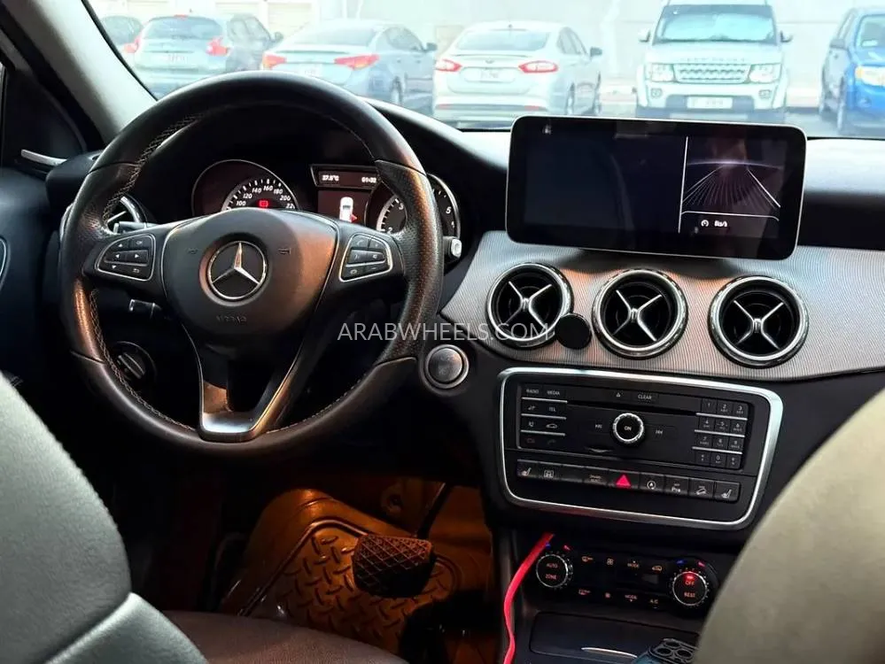 Mercedes Benz GLA 2017 for Sale in Sharjah Image-5