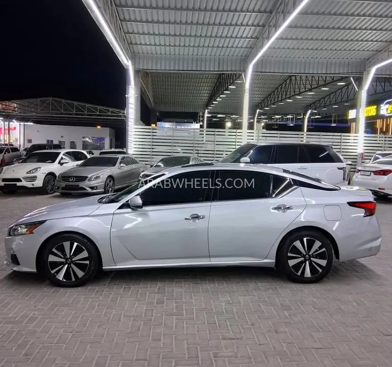 Nissan Altima 2019 for Sale in Ajman Image-11