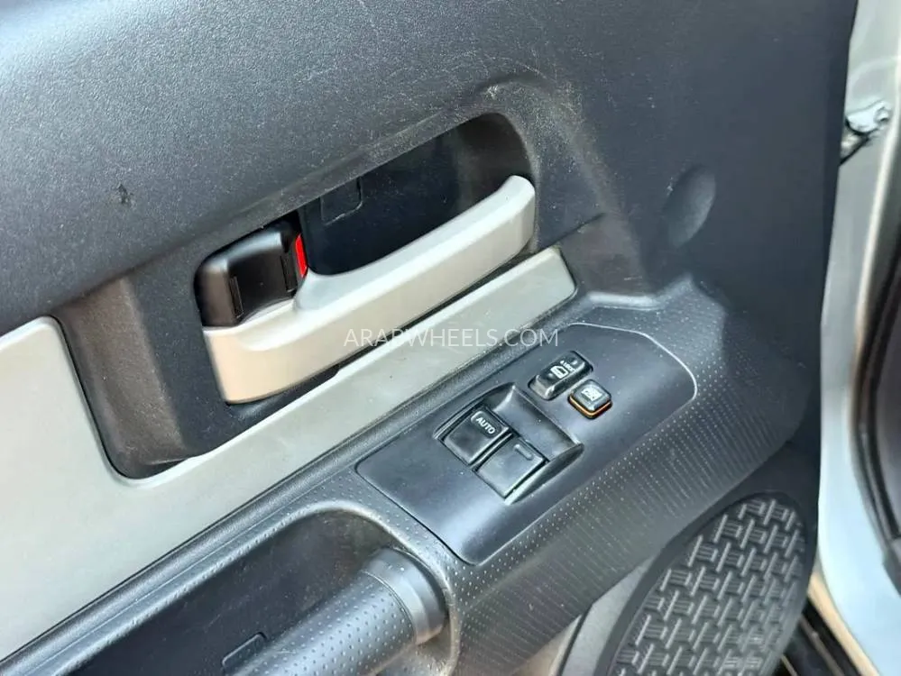 Toyota FJ Cruiser 2015 for Sale in Sharjah Image-16