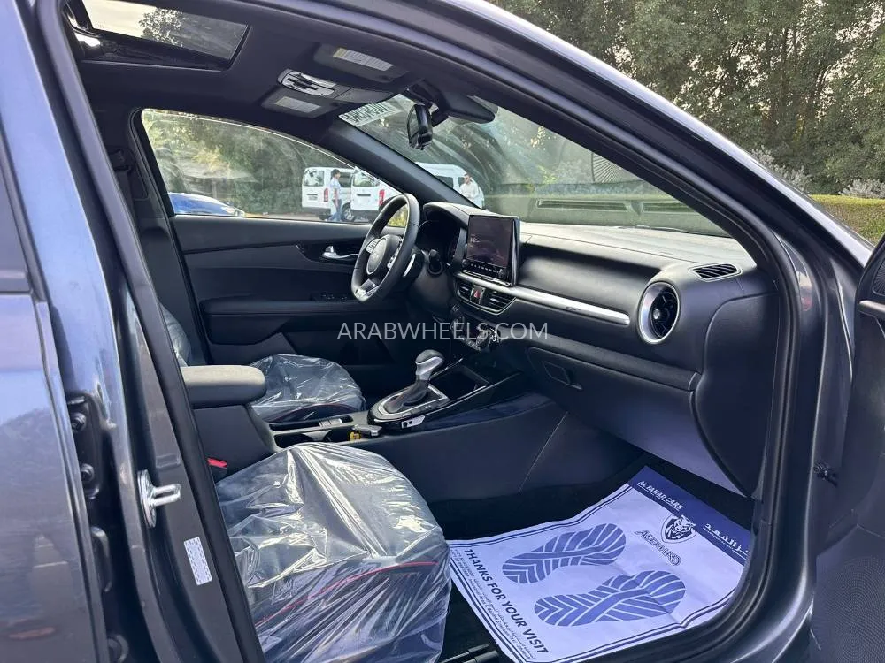 Kia Forte 2023 for Sale in Sharjah Image-10