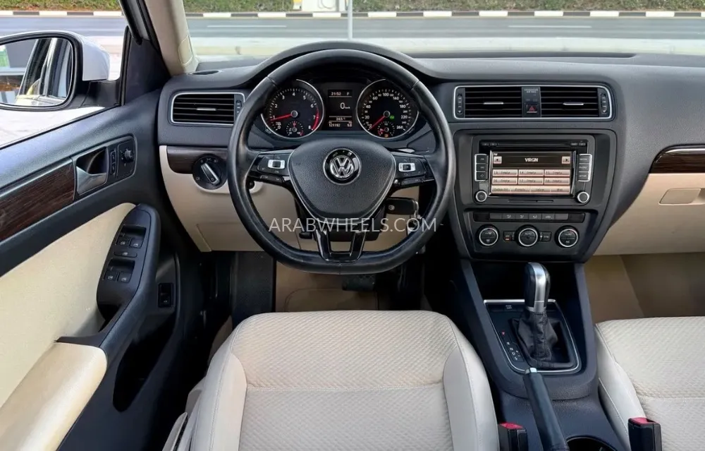 Volkswagen Jetta 2017 for Sale in Dubai Image-4