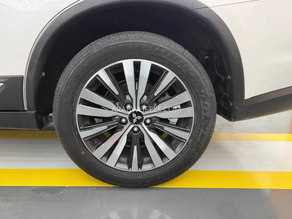 Mitsubishi Outlander 2023 for Sale in Dubai Image-9