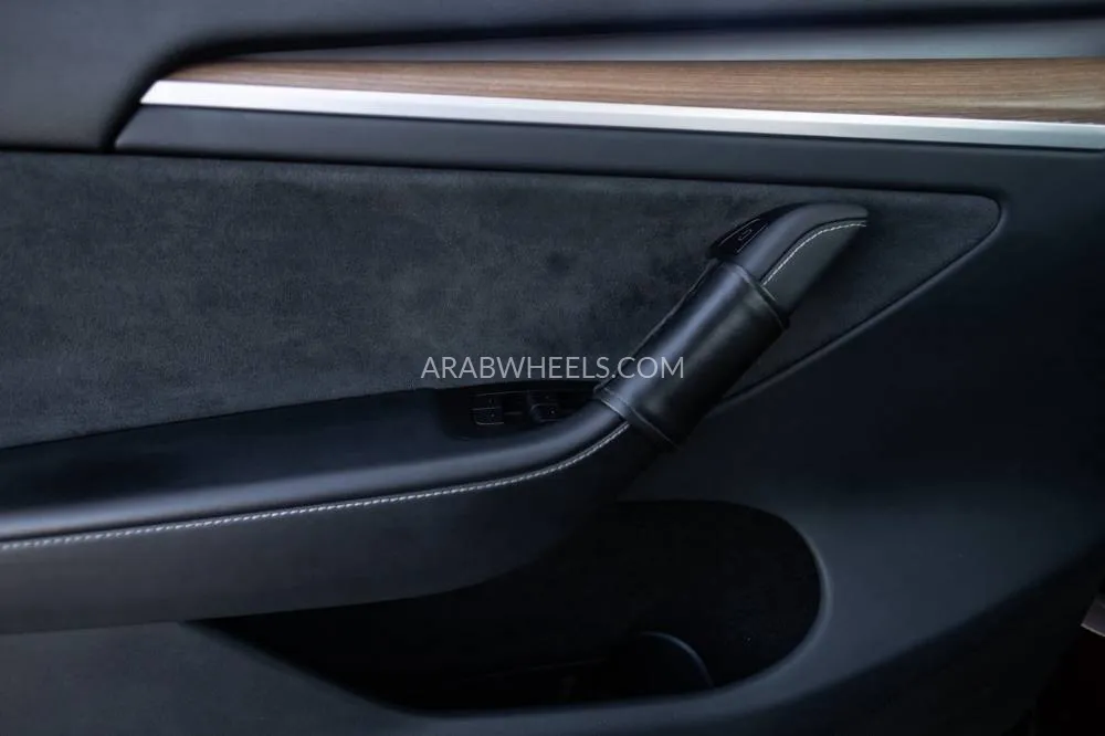 Tesla Model Y 2024 for Sale in Dubai Image-12