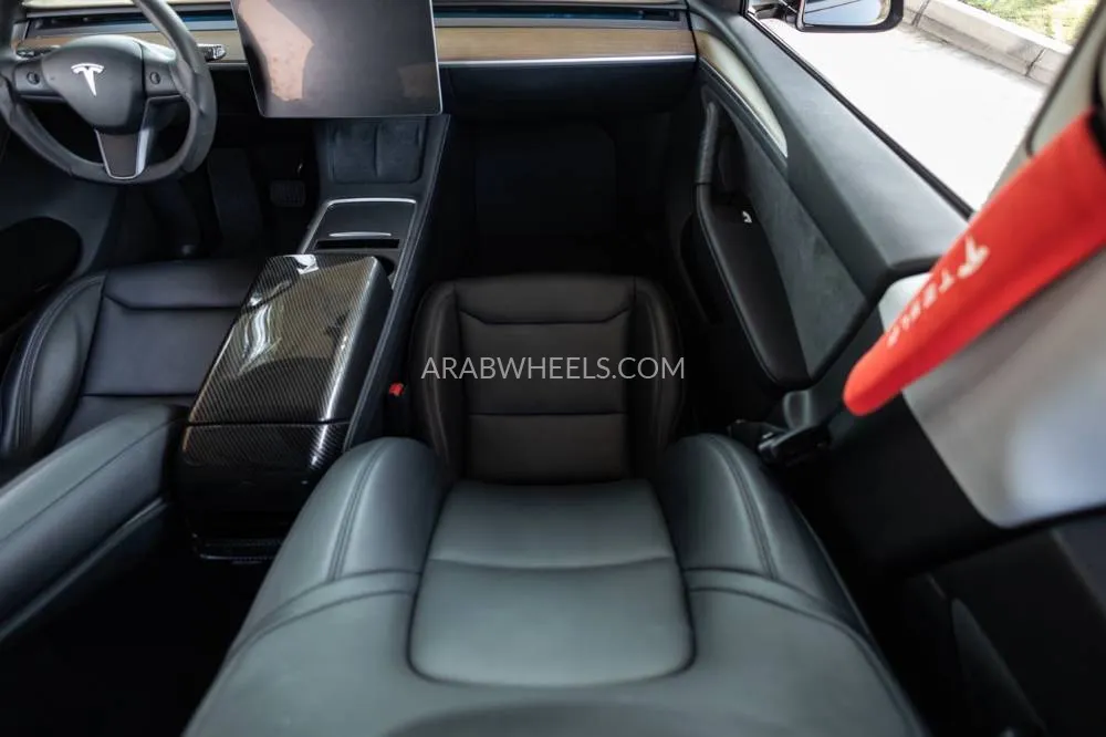 Tesla Model Y 2024 for Sale in Dubai Image-16