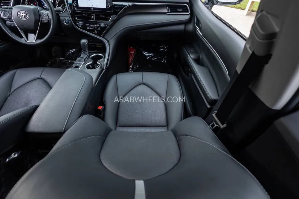 Toyota Camry 2024 for Sale in Dubai Image-18