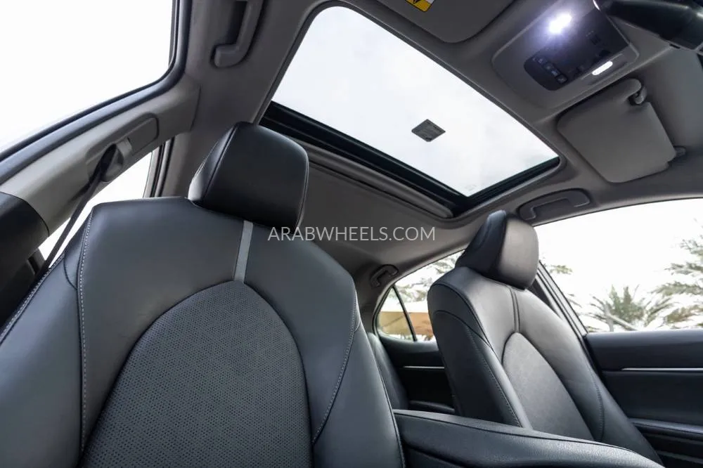 Toyota Camry 2024 for Sale in Dubai Image-24