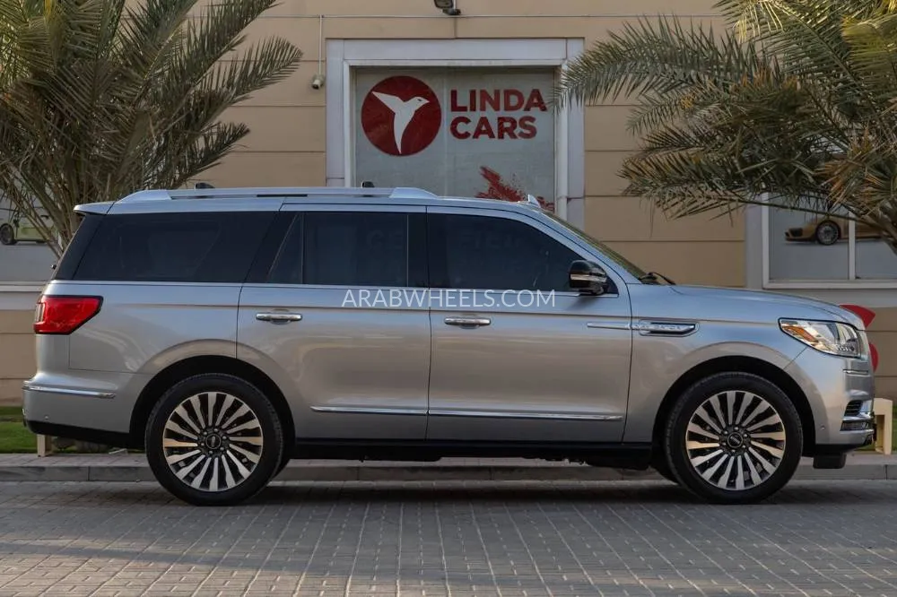 Lincoln Navigator 2021 for Sale in Dubai Image-9