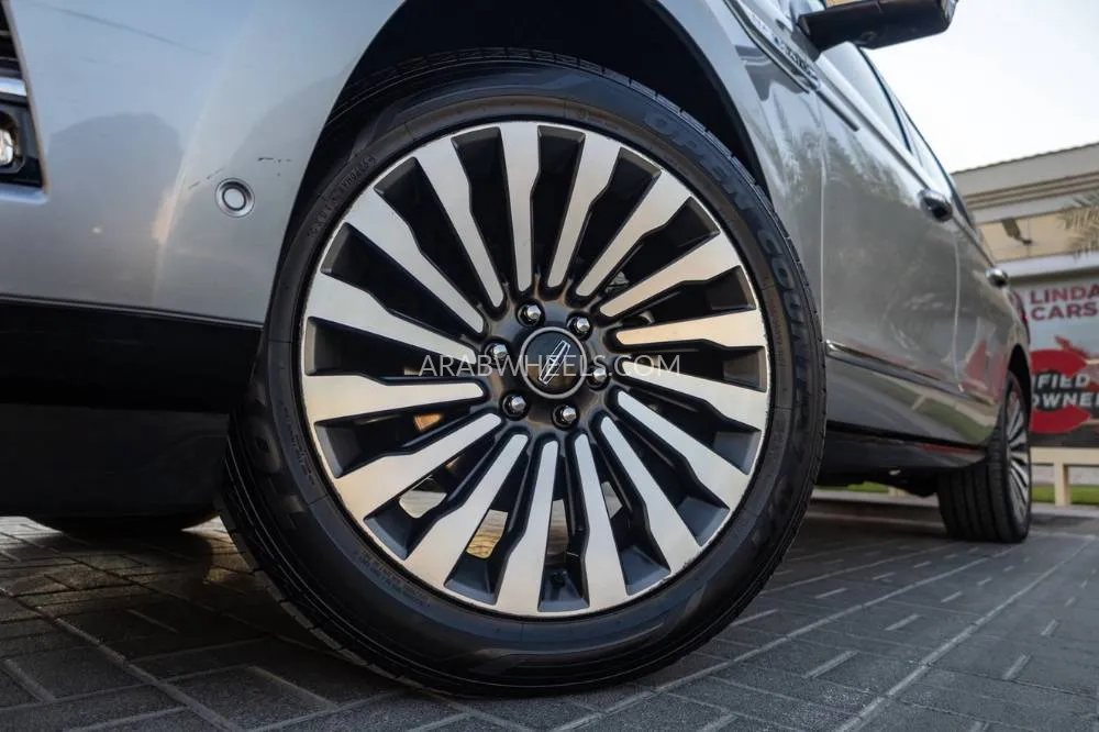 Lincoln Navigator 2021 for Sale in Dubai Image-10