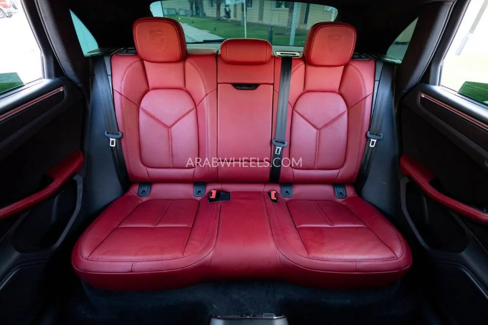 Porsche Macan 2022 for Sale in Dubai Image-24