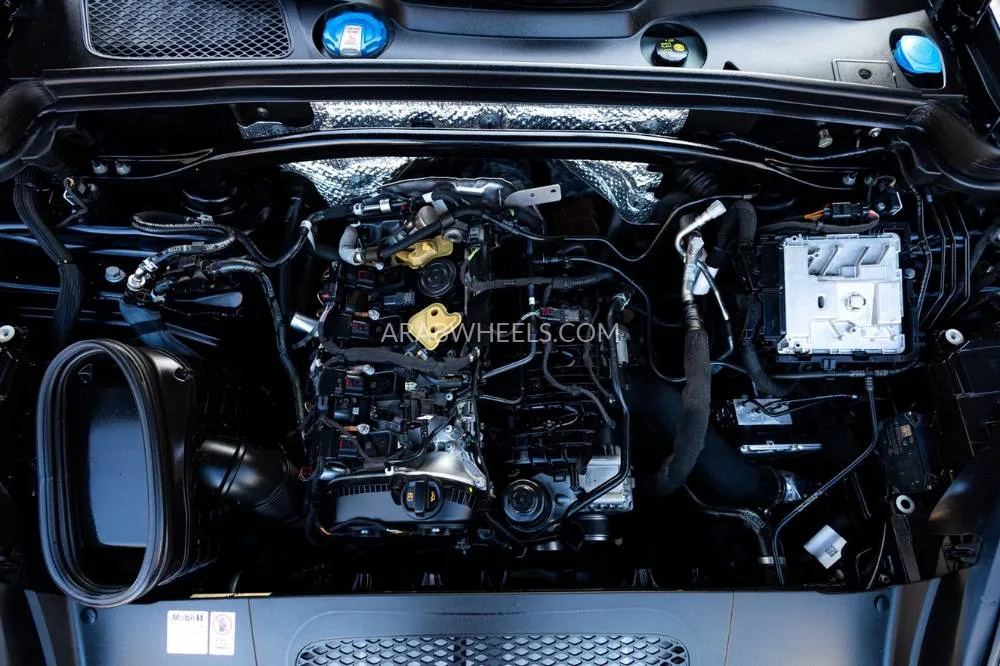 Porsche Macan 2022 for Sale in Dubai Image-25