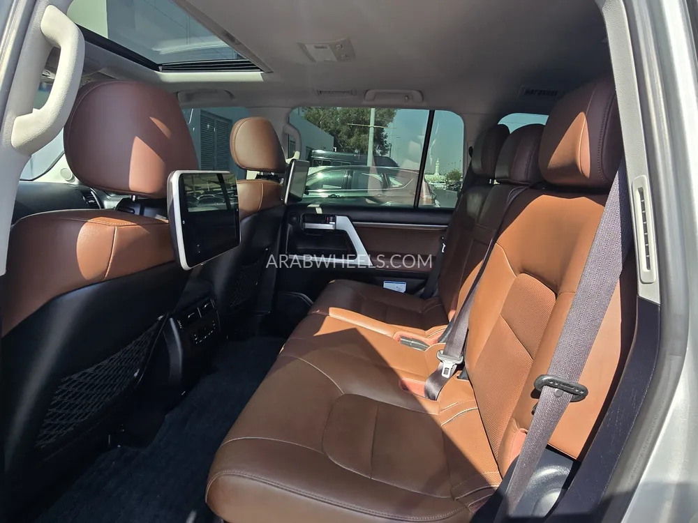 Toyota Land Cruiser 2018 for Sale in Sharjah Image-10