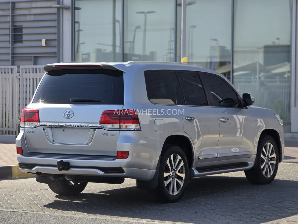 Toyota Land Cruiser 2018 for Sale in Sharjah Image-3