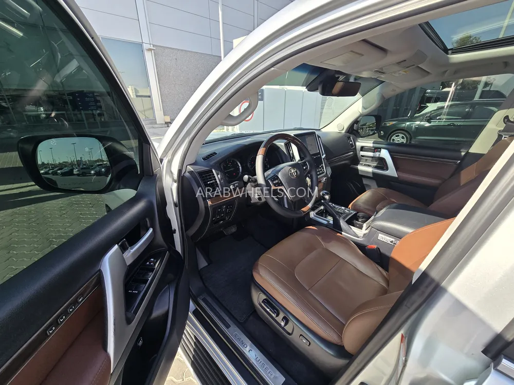 Toyota Land Cruiser 2018 for Sale in Sharjah Image-9