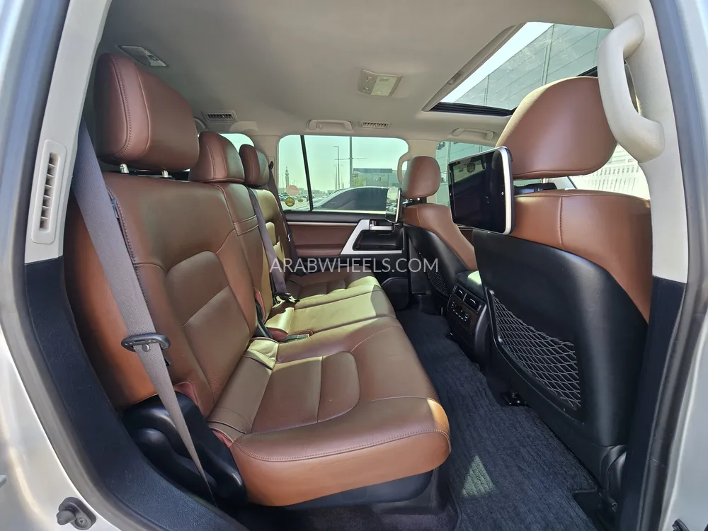Toyota Land Cruiser 2018 for Sale in Sharjah Image-13